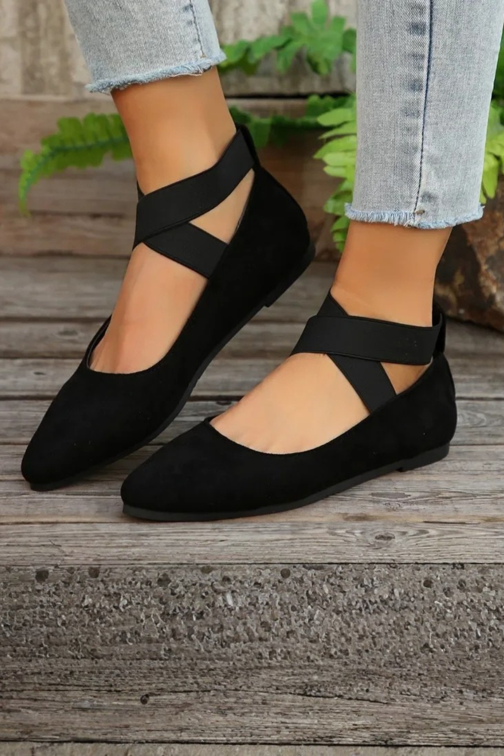 Women's Pointed-Toe Crossover Flats