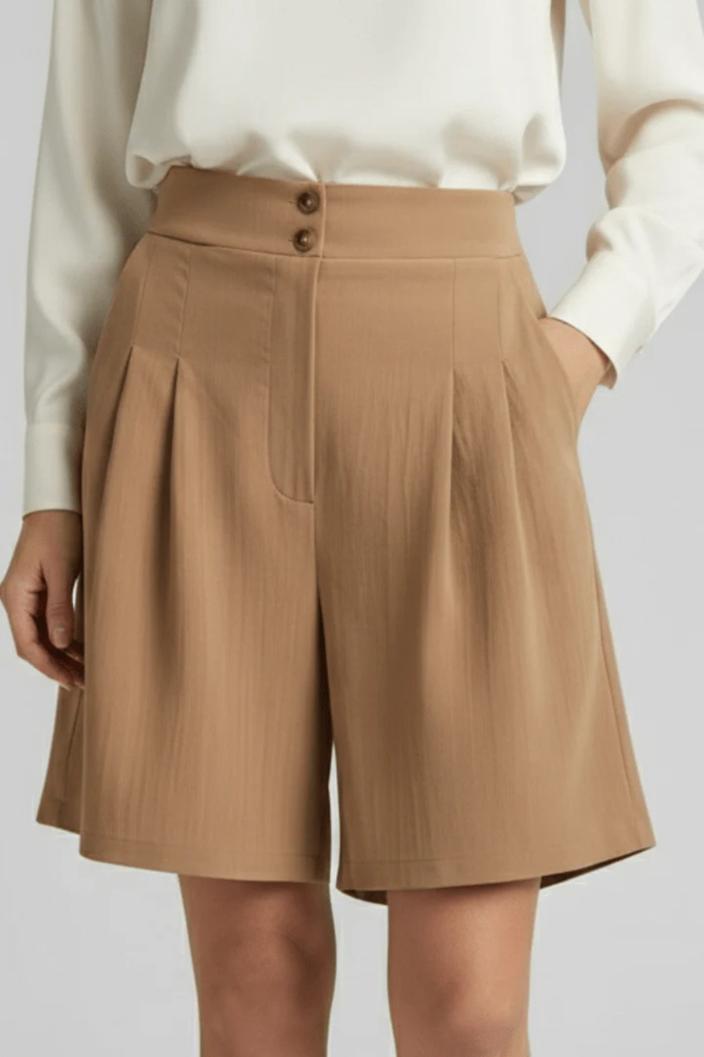 Women's Pleated Tailored Bermuda Shorts