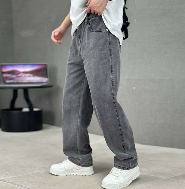 Women's Loose Fit Spring Jeans